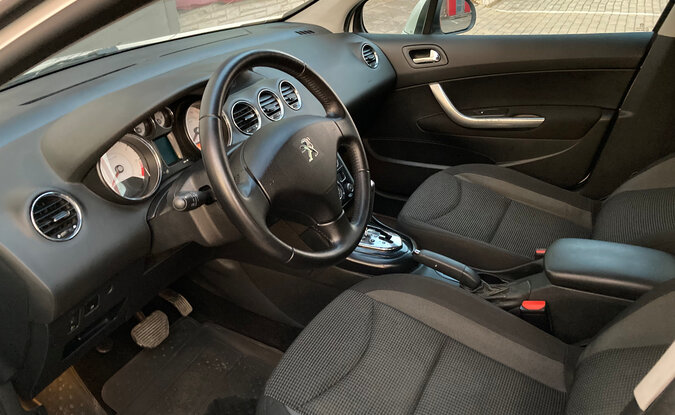 Peugeot 408
