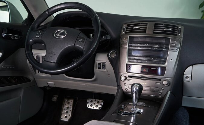 Lexus IS