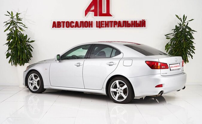 Lexus IS